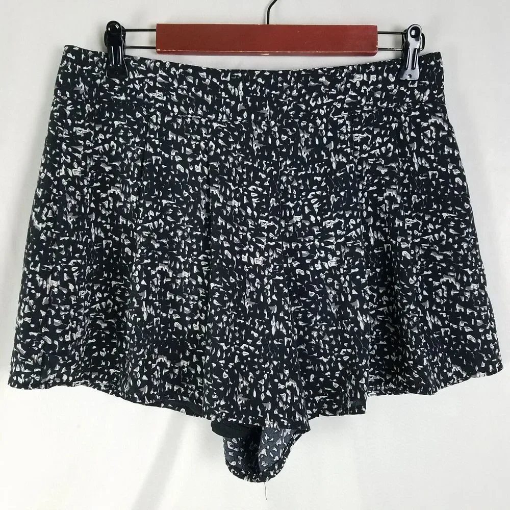 She‎ + Sky Shorts Womens Large Black High Rise Culotte Back Zip Lined Abstract